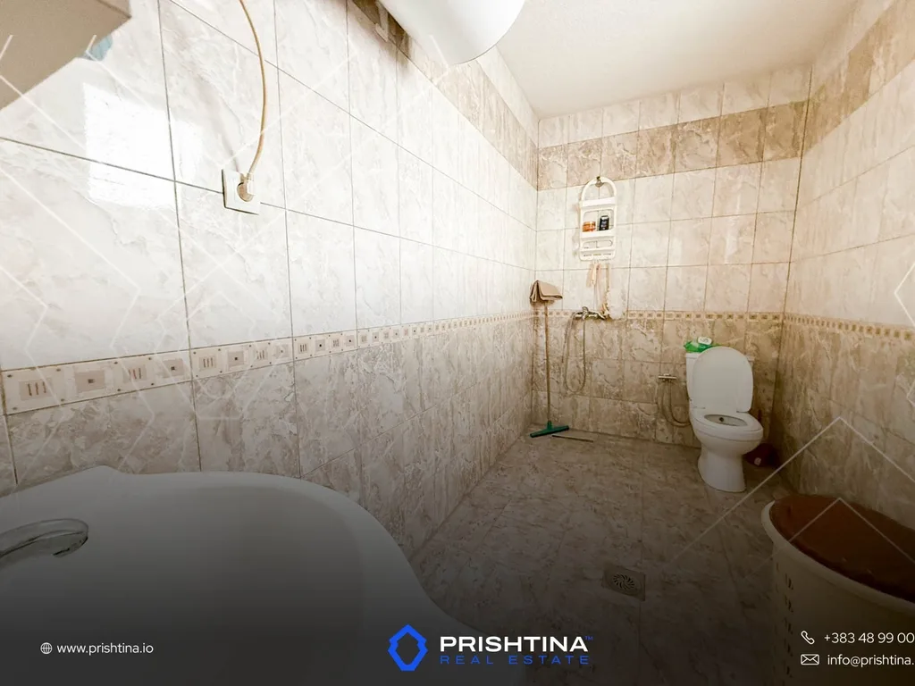 Shtëpi me qira 310m² në Veternik
