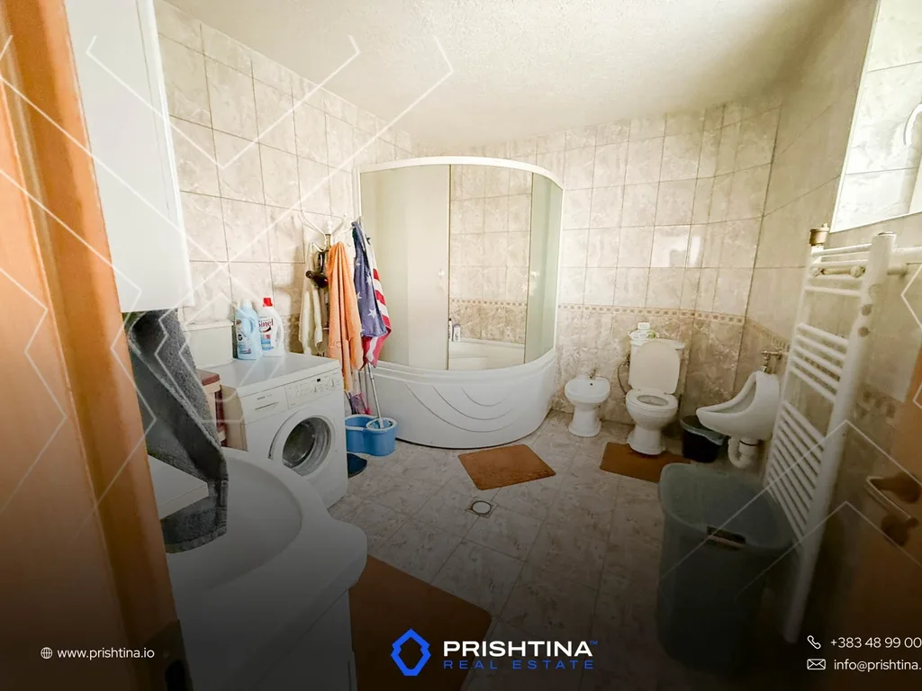 Shtëpi me qira 310m² në Veternik