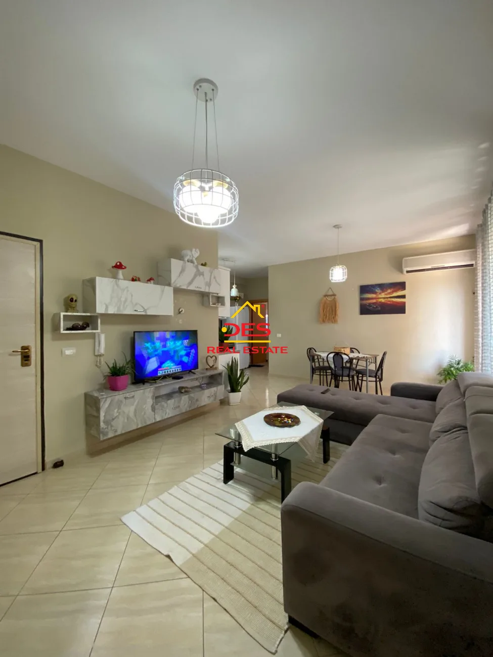Jepet me qira apartament 2+1 kishës ortodokse,vlorë