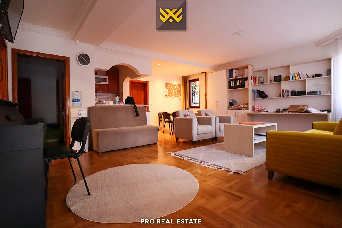 Shtëpi / Zyrë 300m² me #QIRA te Parku i Qytetit