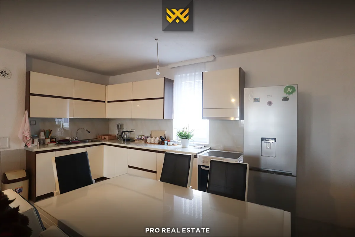 Shtëpi 210m² për #SHITJE në Kodrën e Trimave.