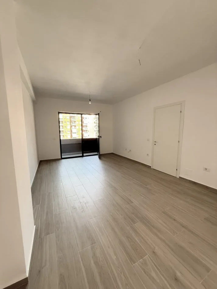 Zyre Me Qera 2+1 Tek Fusha e Aviacionit (ID BZ2625) Tirane