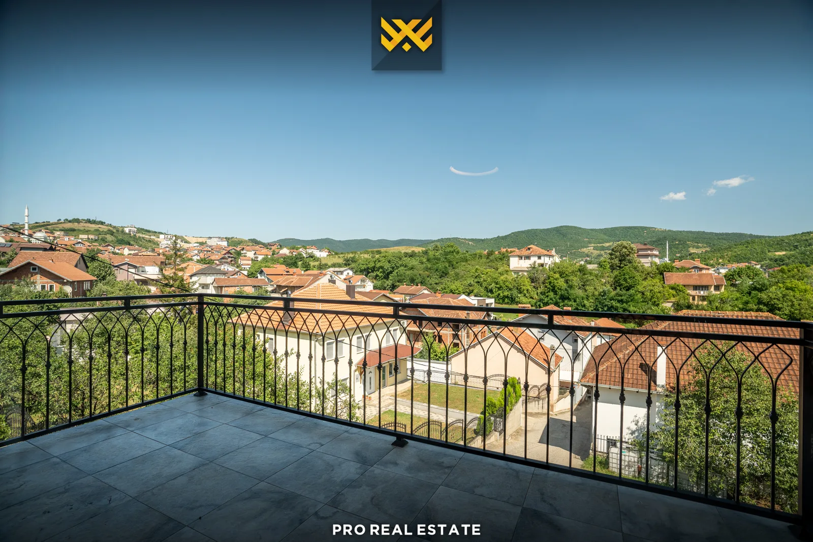 Shtëpi 800m² për #SHITJE në Taslixhe.