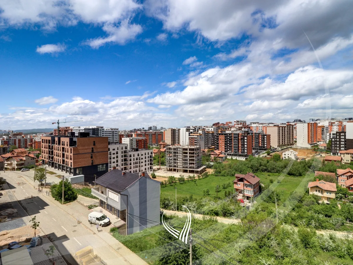 Banesë me 3 dhoma gjumi në shitje në lagjen Prishtina e Re