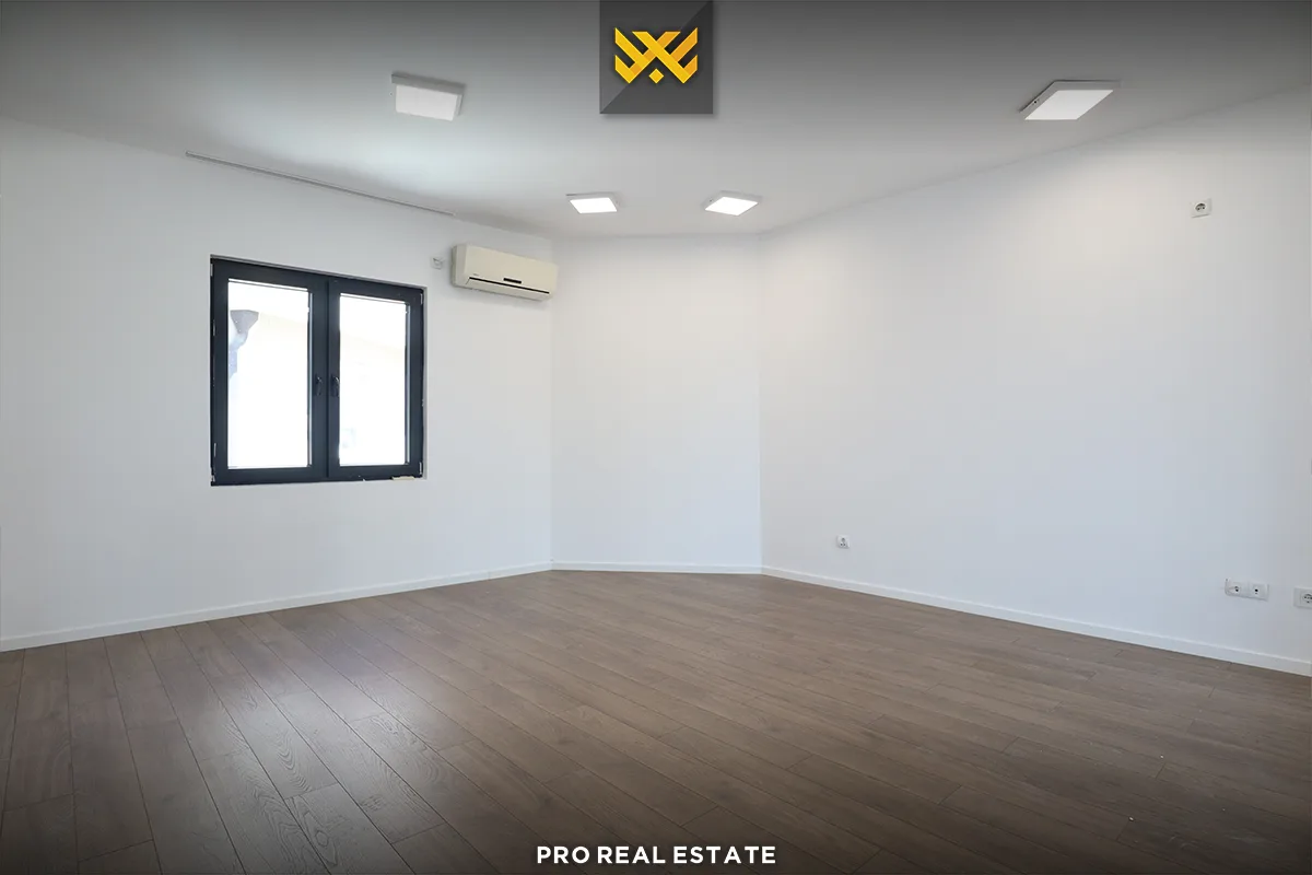 Banesë / Penthouse - Zyrë 120m² për #SHITJE te 4 Llullat.