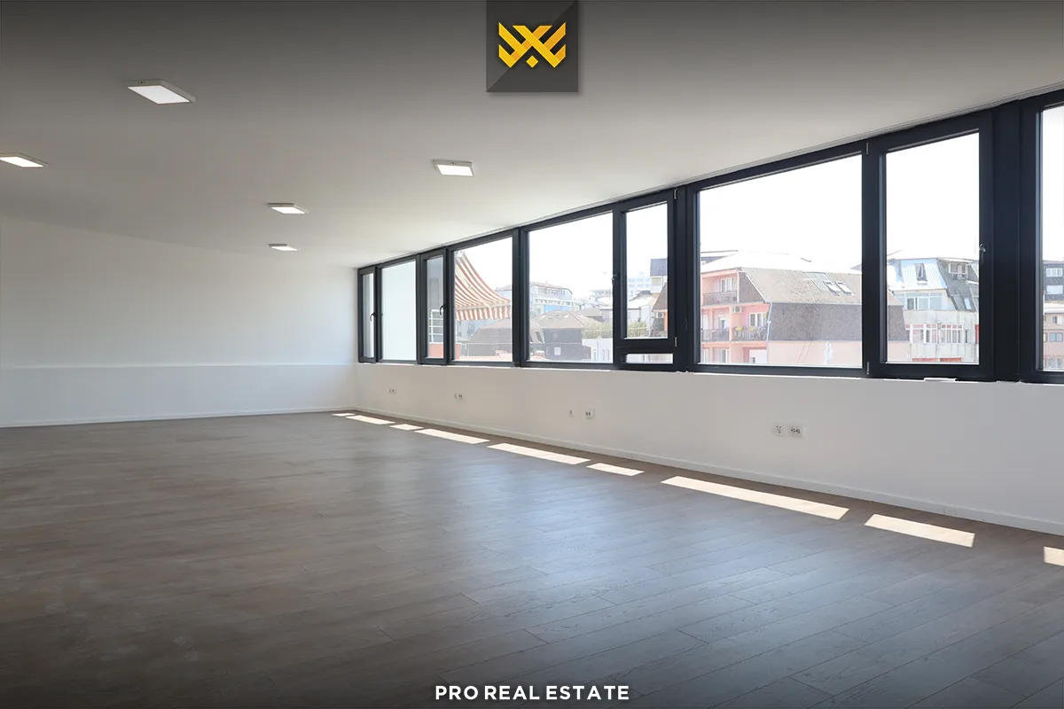 Banesë / Penthouse - Zyrë 120m² për #SHITJE te 4 Llullat.