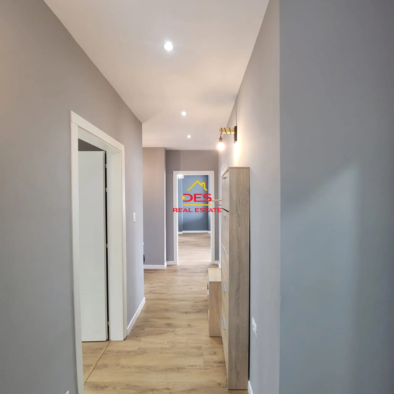 Jepet me qira super apartament 2+1+2, kopshti botanik, tiranë.