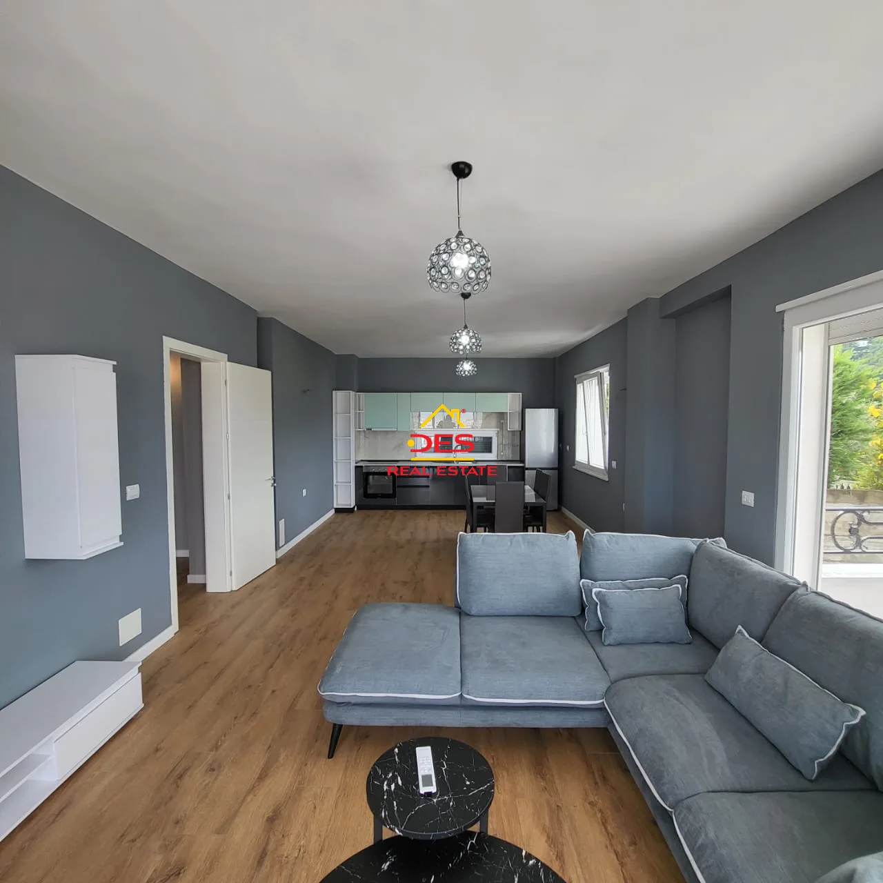 Jepet me qira super apartament 2+1+2, kopshti botanik, tiranë.
