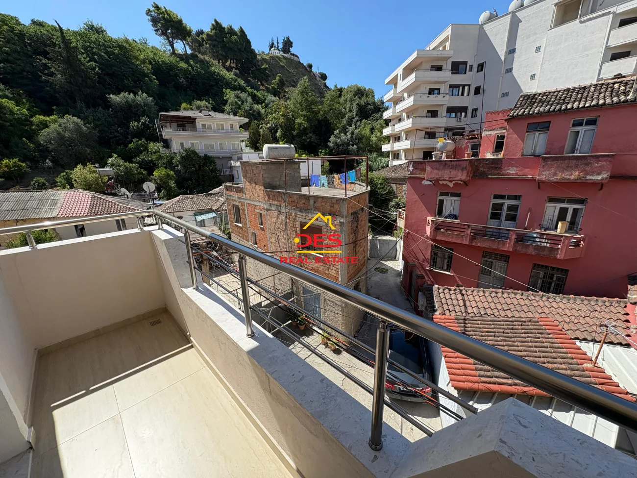 Shitet vilë 3-katëshe pranë xhamisë, vlorë