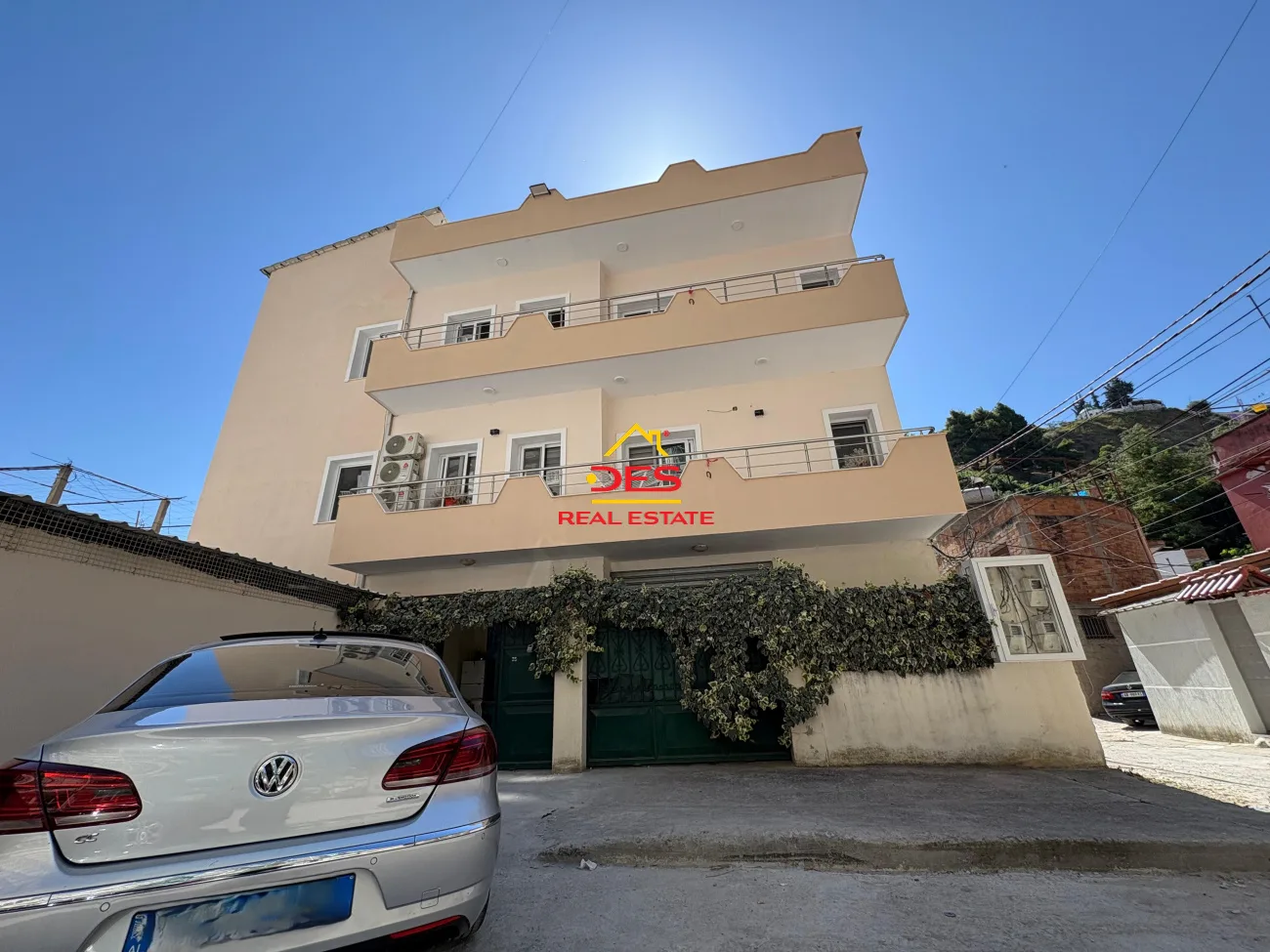 Shitet vilë 3-katëshe pranë xhamisë, vlorë