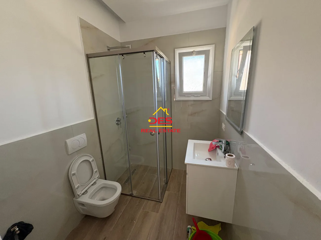 Shitet vilë 3-katëshe pranë xhamisë, vlorë