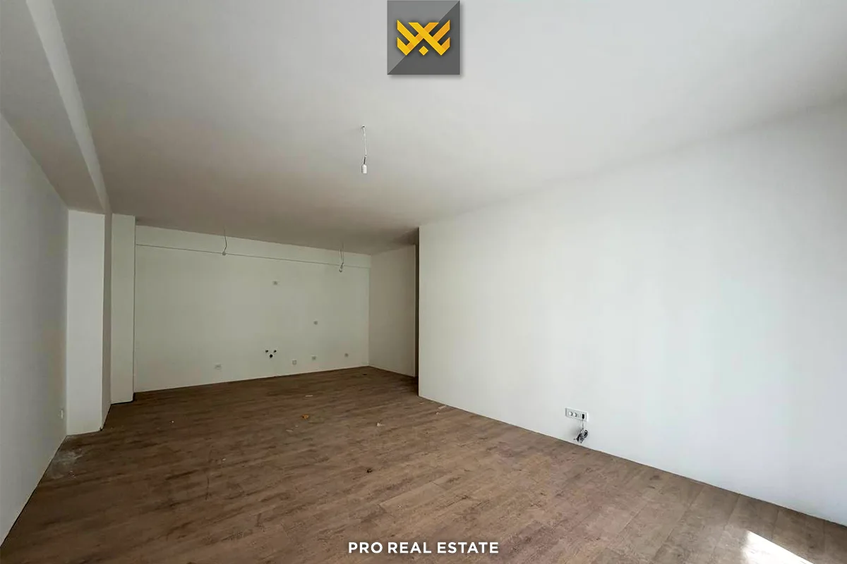 Banesë / Zyrë 100m² me #QIRA në Lakrishtë