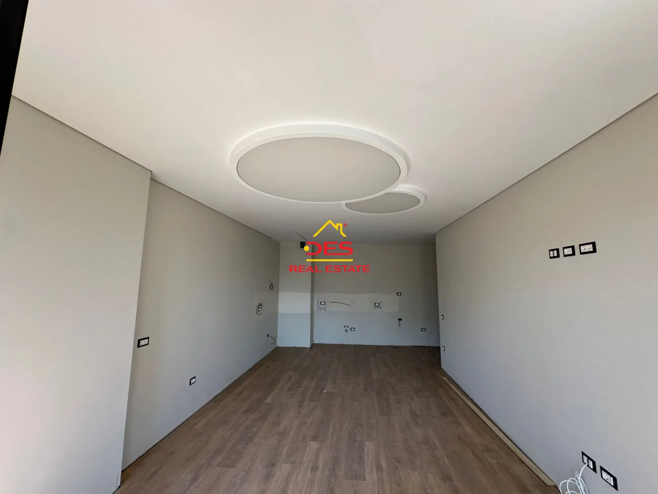 Shitet apartament 2+1+2 në një nga zonat elitare të qytetit, elbasan.