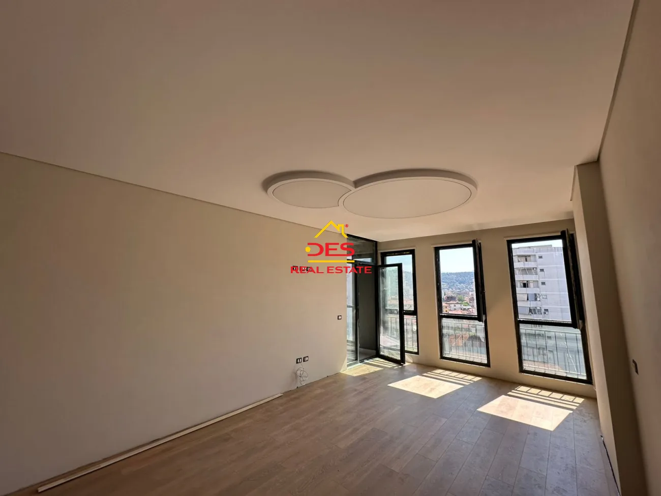 Shitet apartament 2+1+2 në një nga zonat elitare të qytetit, elbasan.