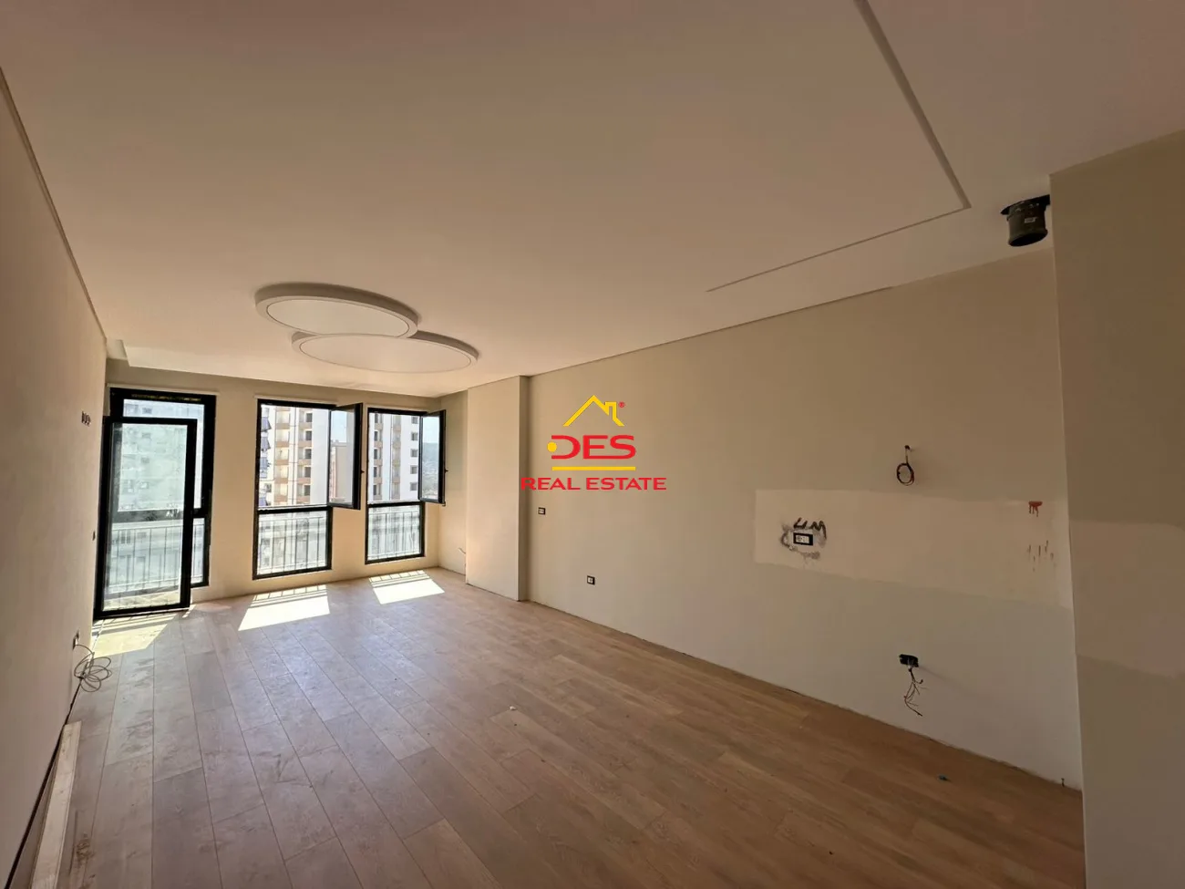 Shitet apartament 2+1+2 në një nga zonat elitare të qytetit, elbasan.