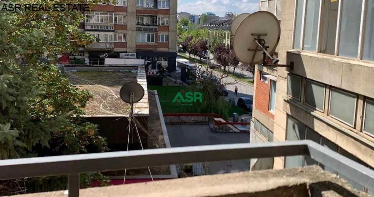 Shitet banesa 65m2 me flete poseduese ne Aktash