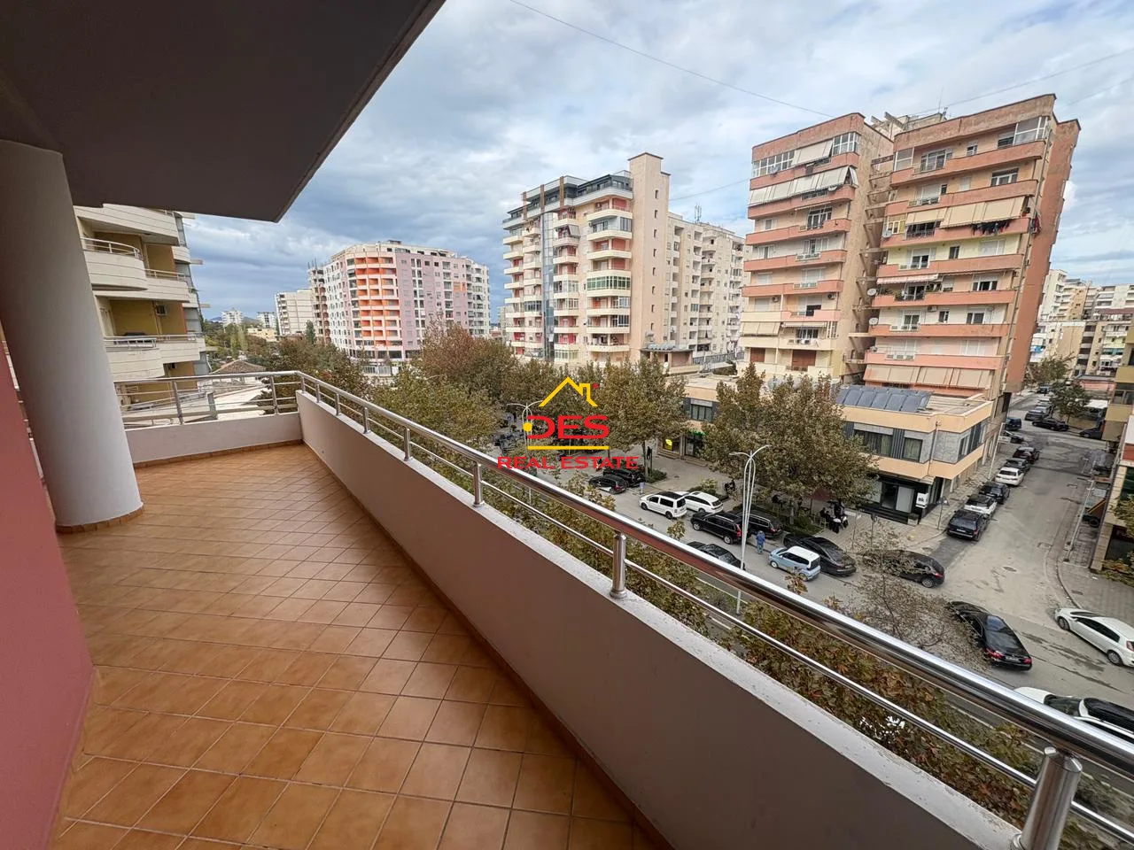 Jepet me qira apartament 2+1 pranë portit ,vlorë