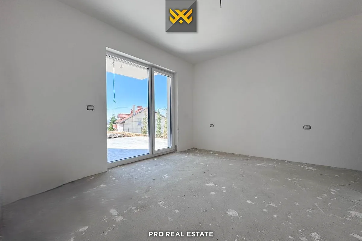 Shtëpi 400m² + 103m² për #SHITJE në City Home
