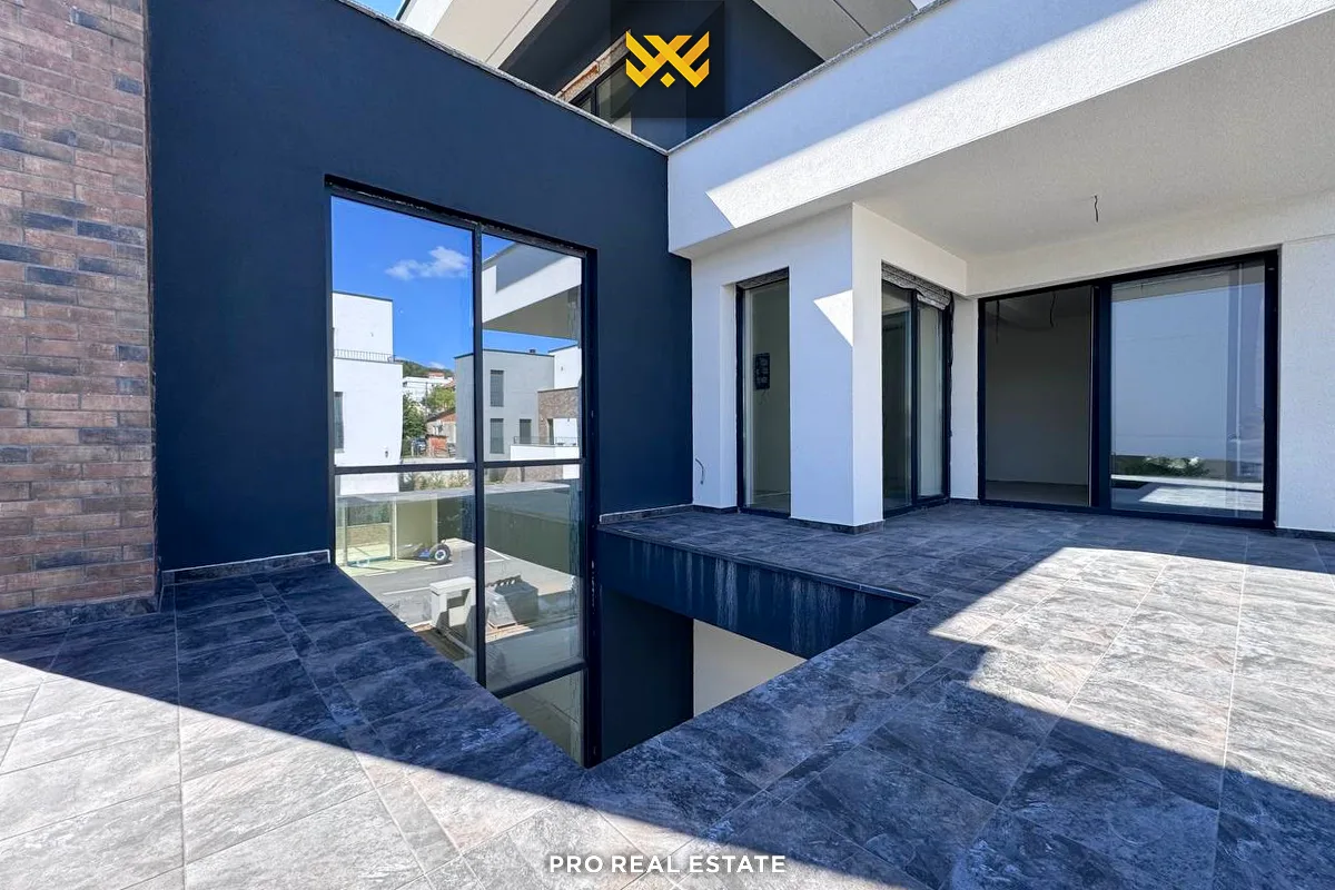 Shtëpi 400m² + 103m² për #SHITJE në City Home