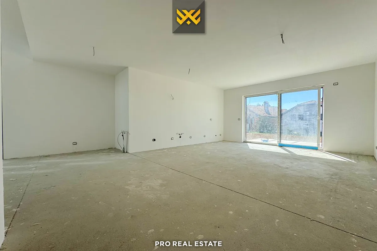 Shtëpi 400m² + 103m² për #SHITJE në City Home