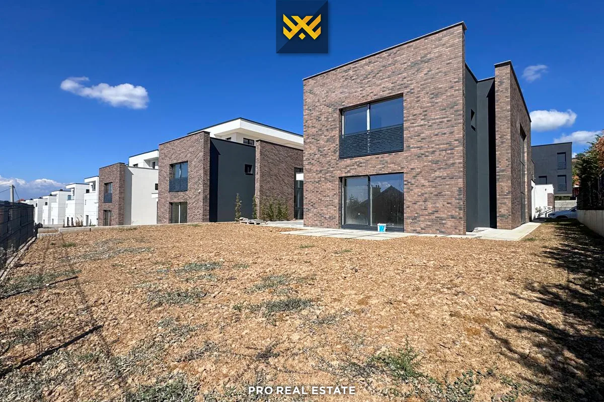 Shtëpi 400m² + 103m² për #SHITJE në City Home