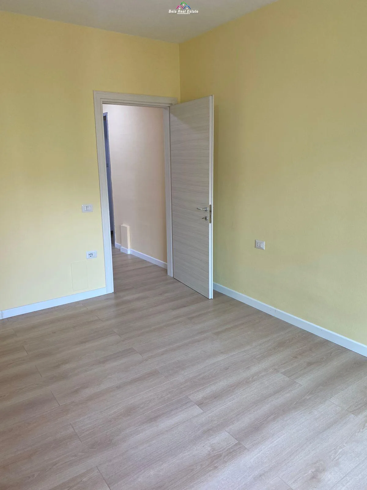 Zyre Me Qera tek Selvia (ID BZ2327) Tirane