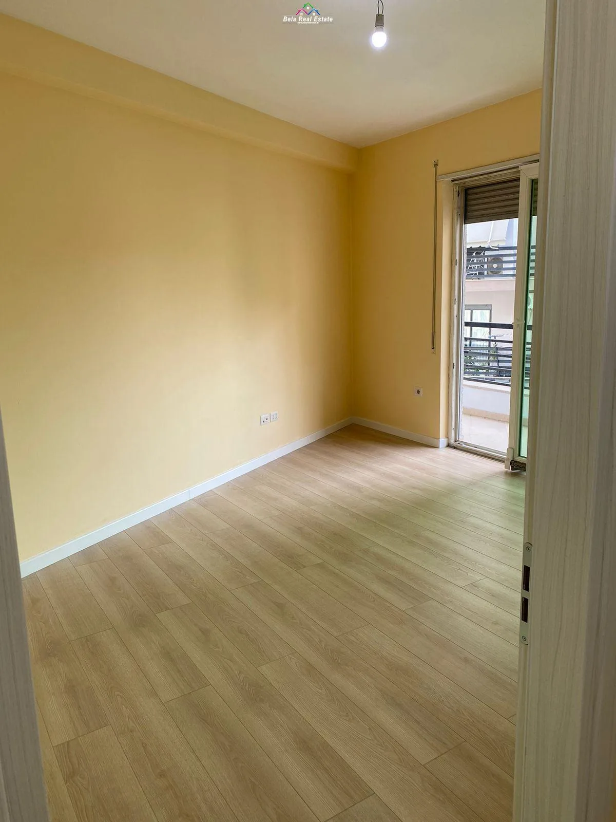 Zyre Me Qera tek Selvia (ID BZ2327) Tirane
