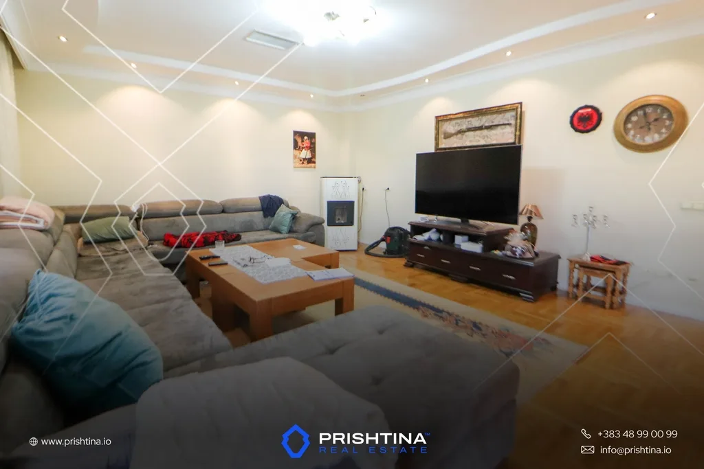 Shtepi ne #shitje 1100m² + 4.3 ari te Kolovica e Re