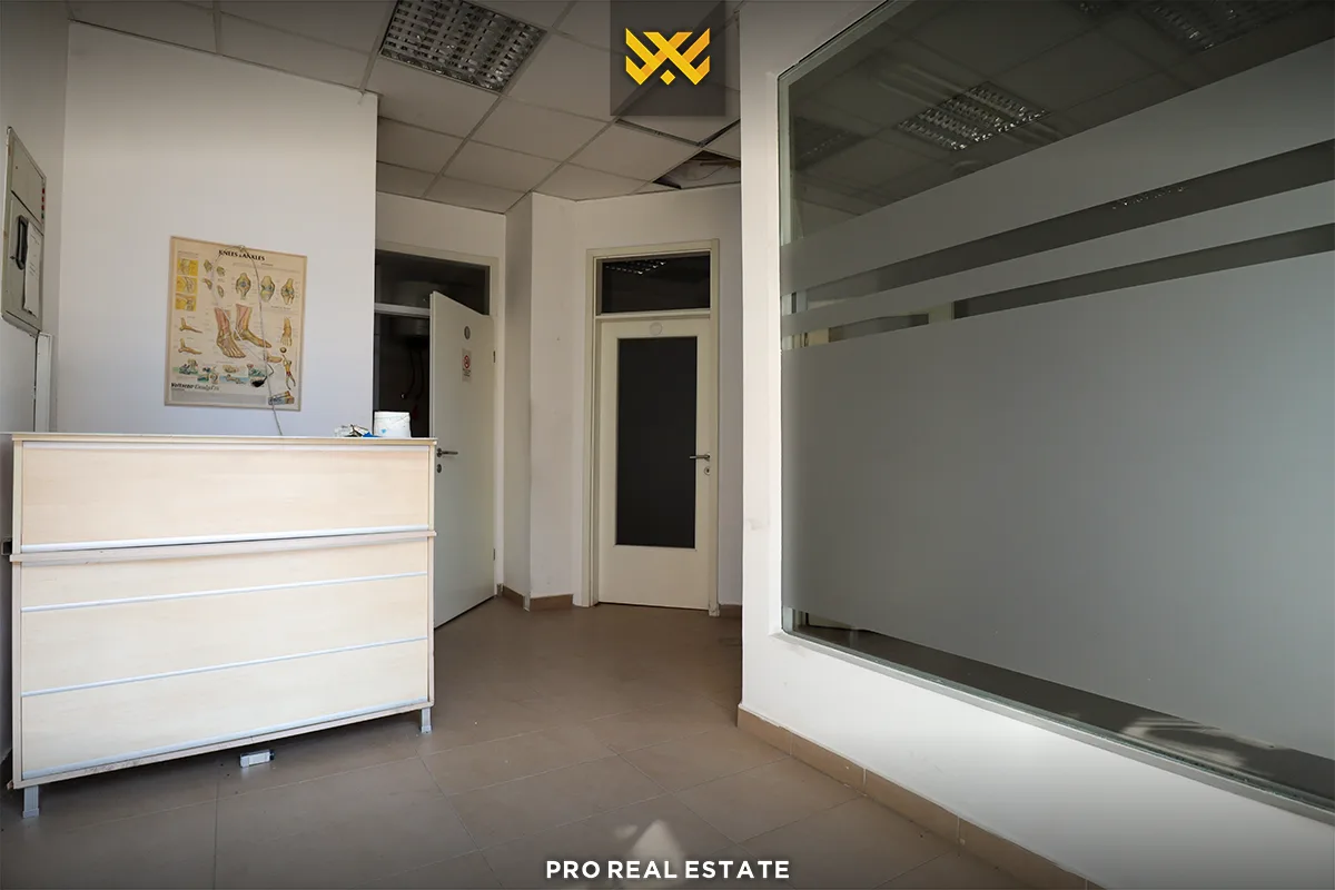 Lokal 52.3m² me #QIRA në Emshir.