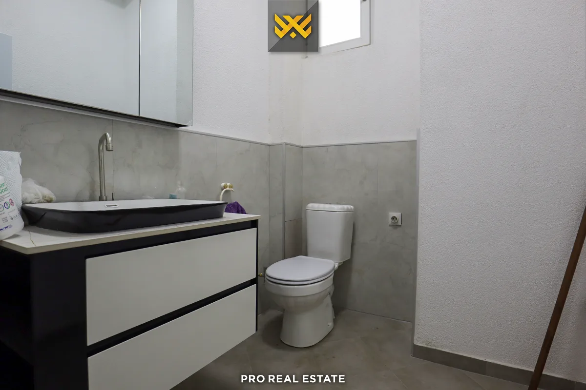 Lokal / Zyrë 140m² me #QIRA në Aktash