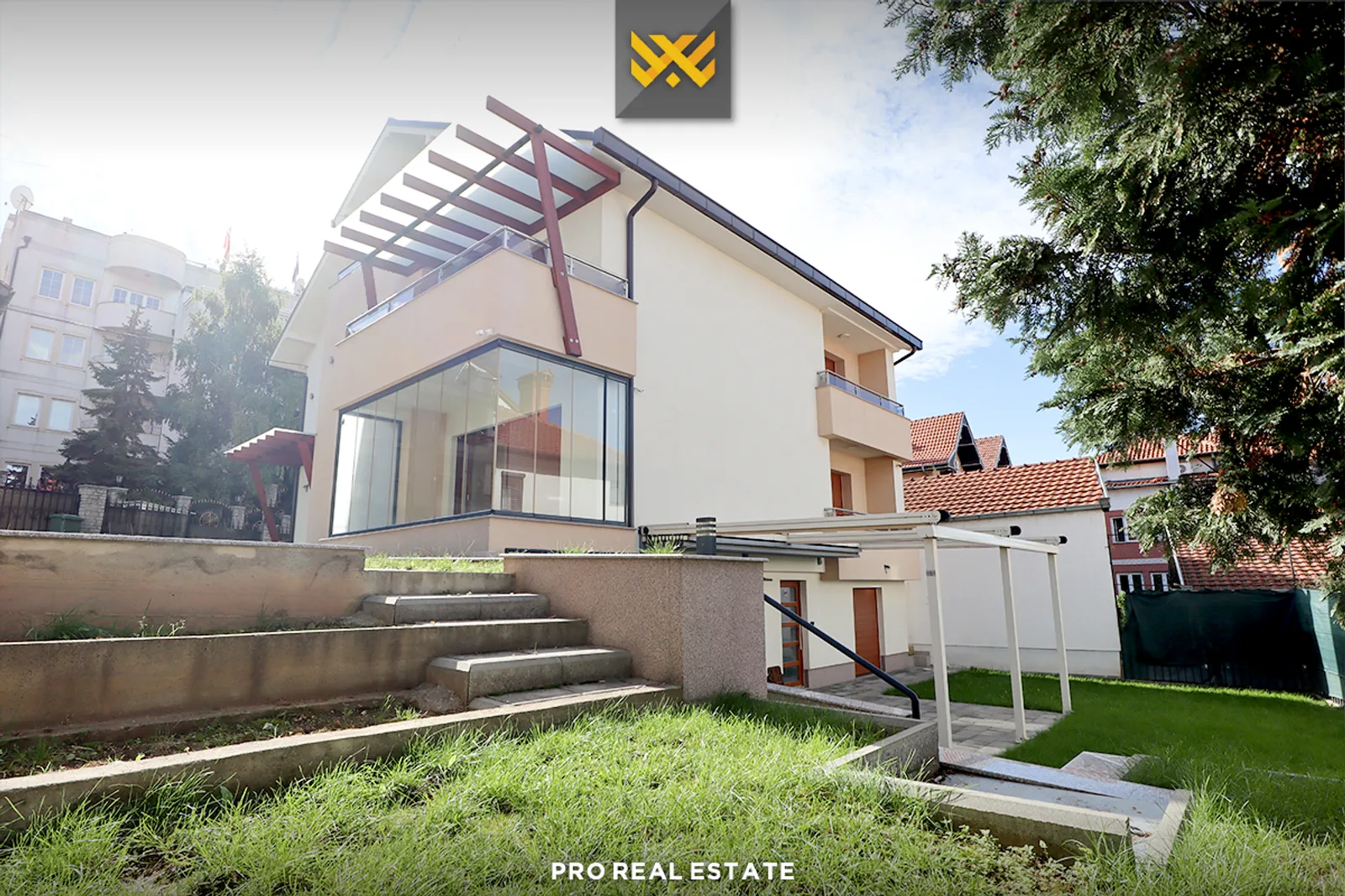 Shtëpi 515m² për #SHITJE në Velani.