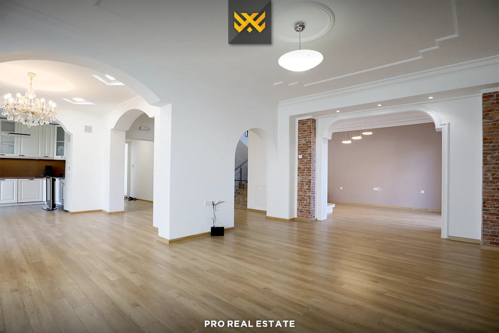 Shtëpi 515m² për #SHITJE në Velani.