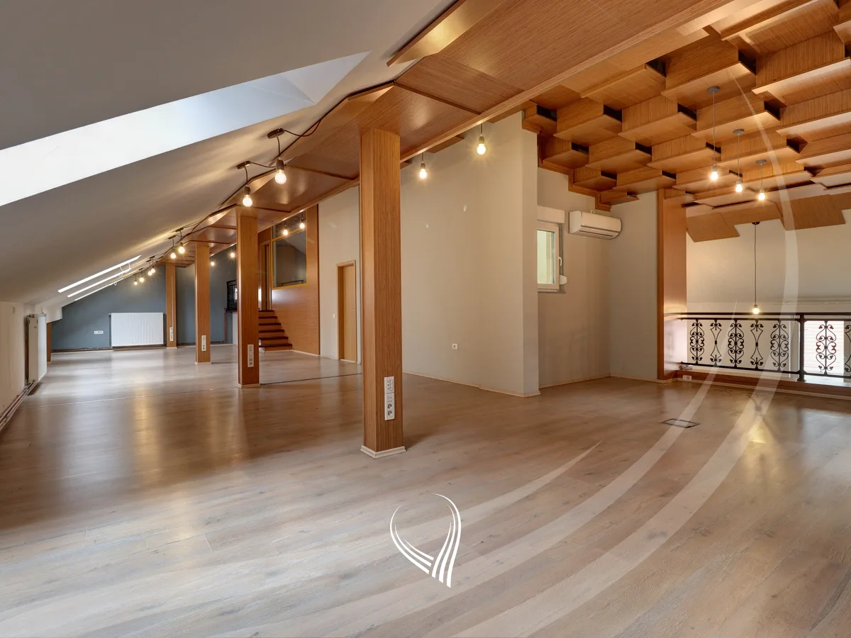 Zyre 203m2 + 60m2 terasë me qira në lagjen Dodona