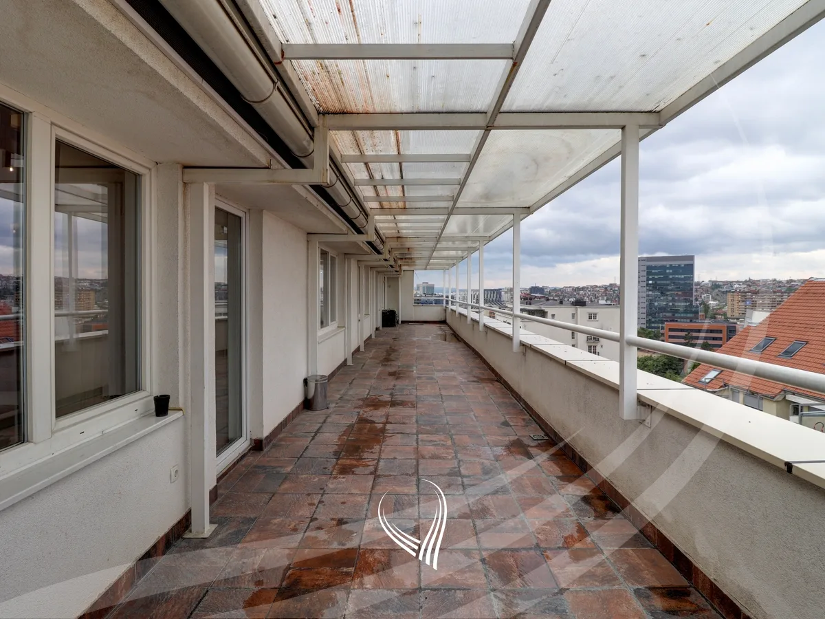 Zyre 203m2 + 60m2 terasë me qira në lagjen Dodona