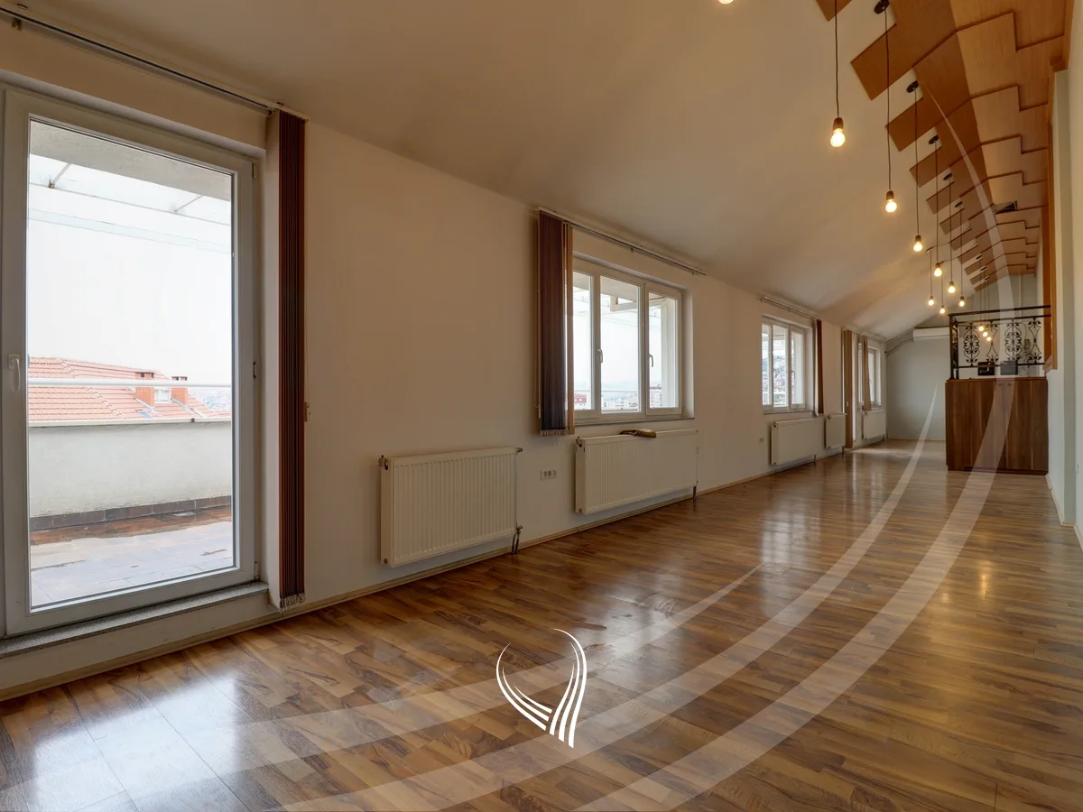 Zyre 203m2 + 60m2 terasë me qira në lagjen Dodona