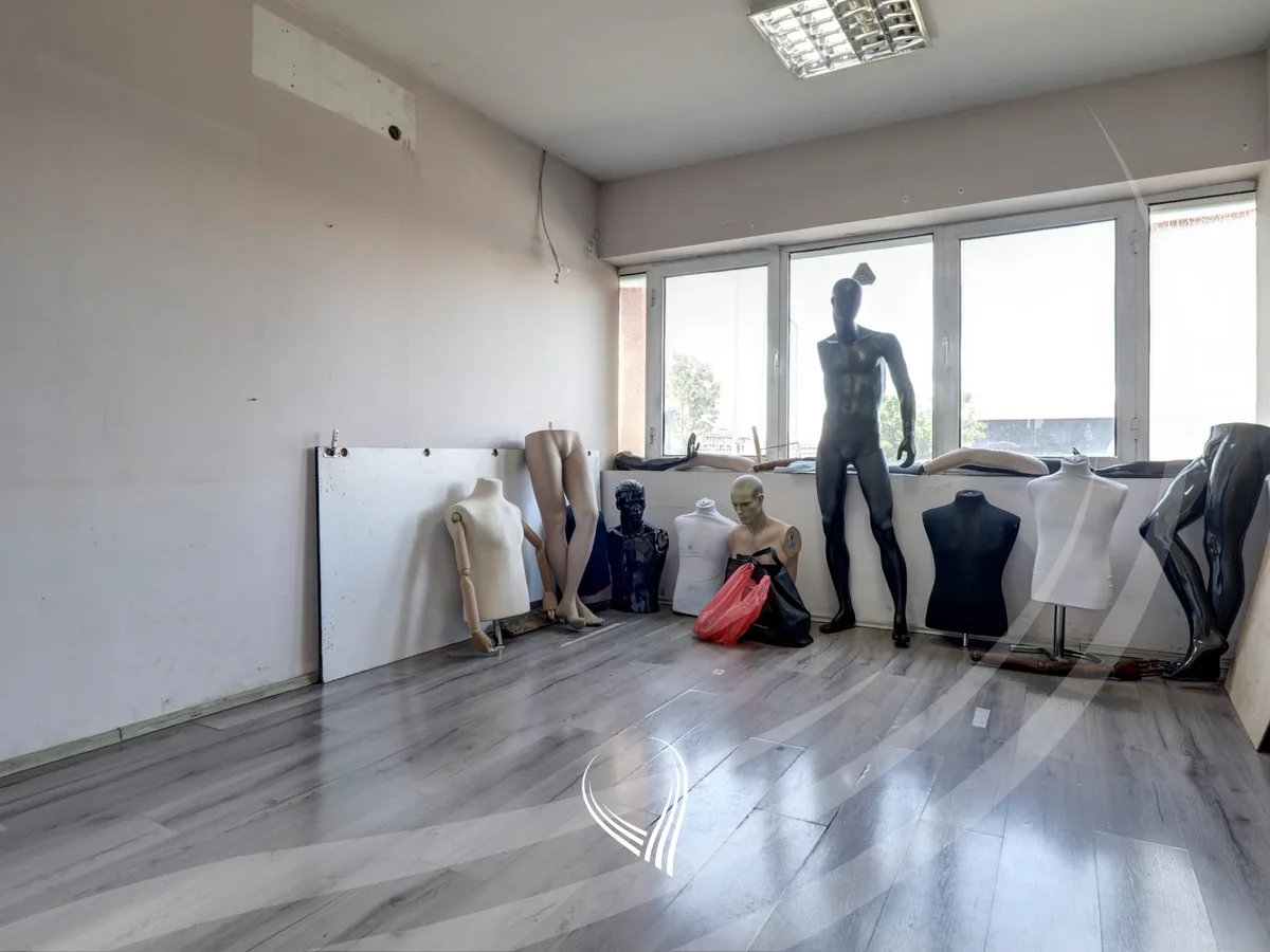 Depo 360m2 me qira në Veternik