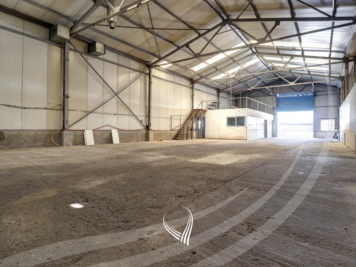 Depo 360m2 me qira në Veternik