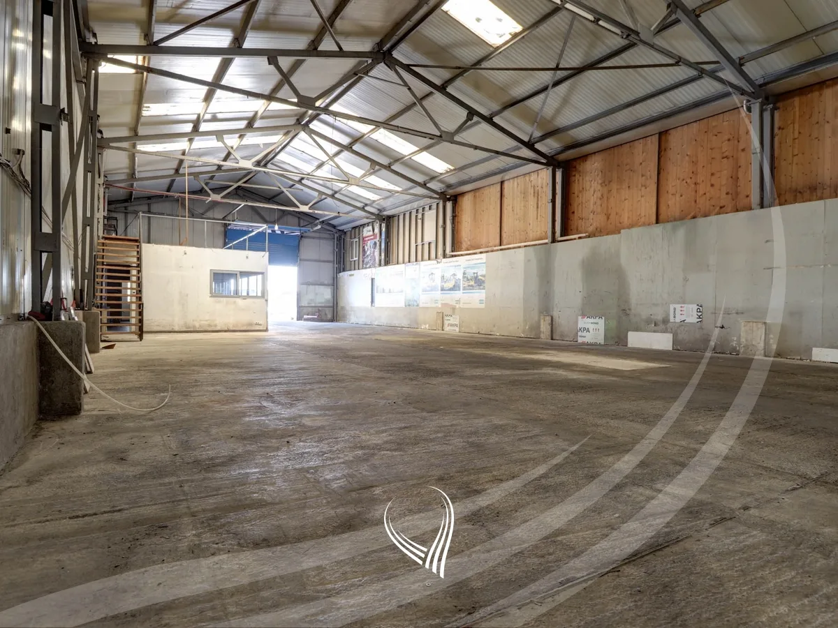 Depo 360m2 me qira në Veternik