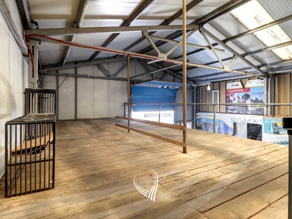 Depo 360m2 me qira në Veternik