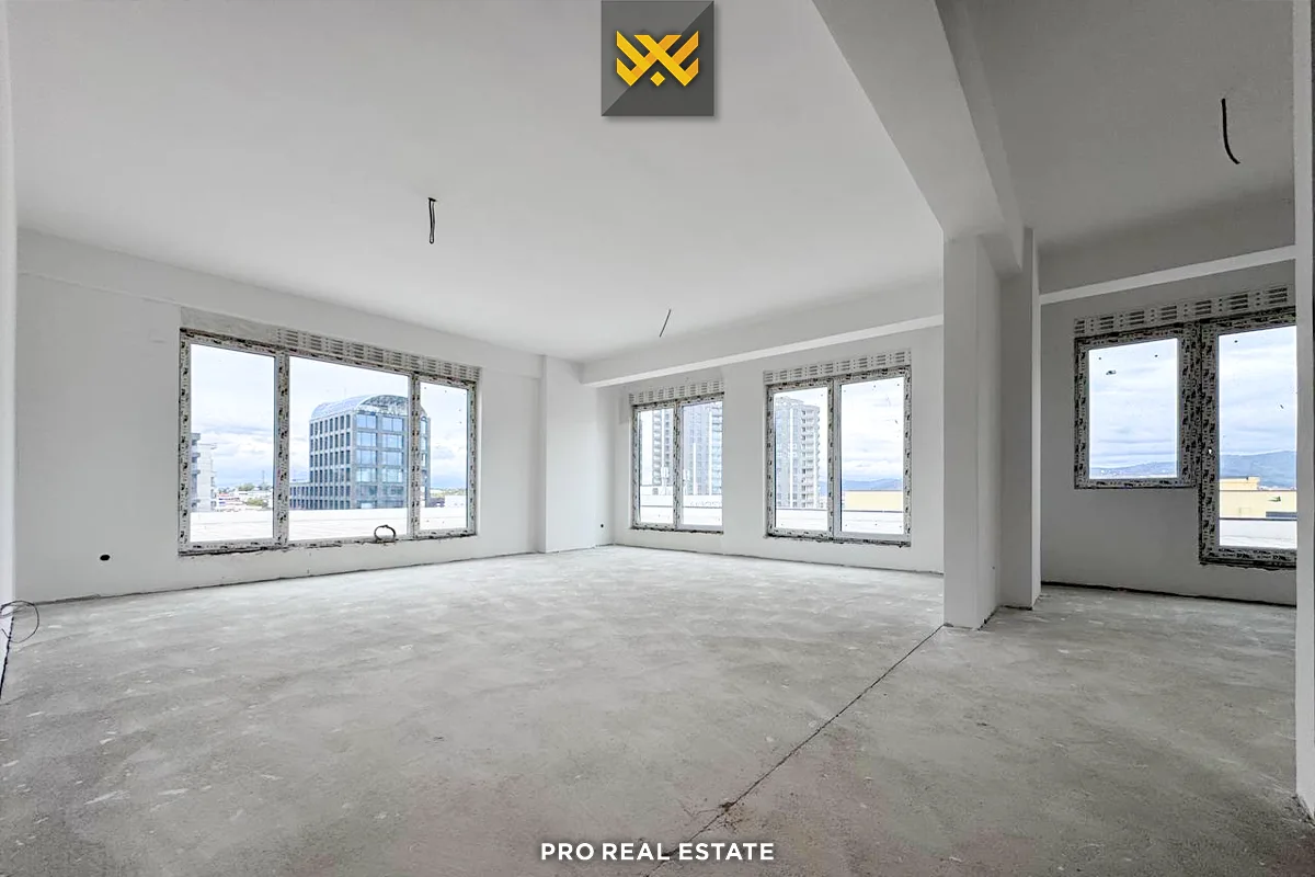 Banesë Penthouse 160m² + 272m² për #SHITJE në Lakrishtë