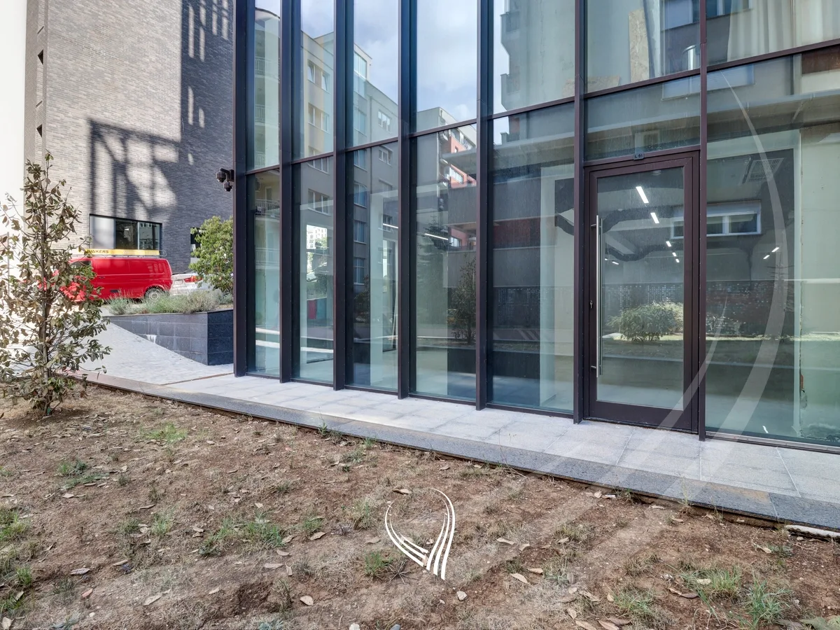 Lokal 202.70m2 në shitje në lagjen Mati 1