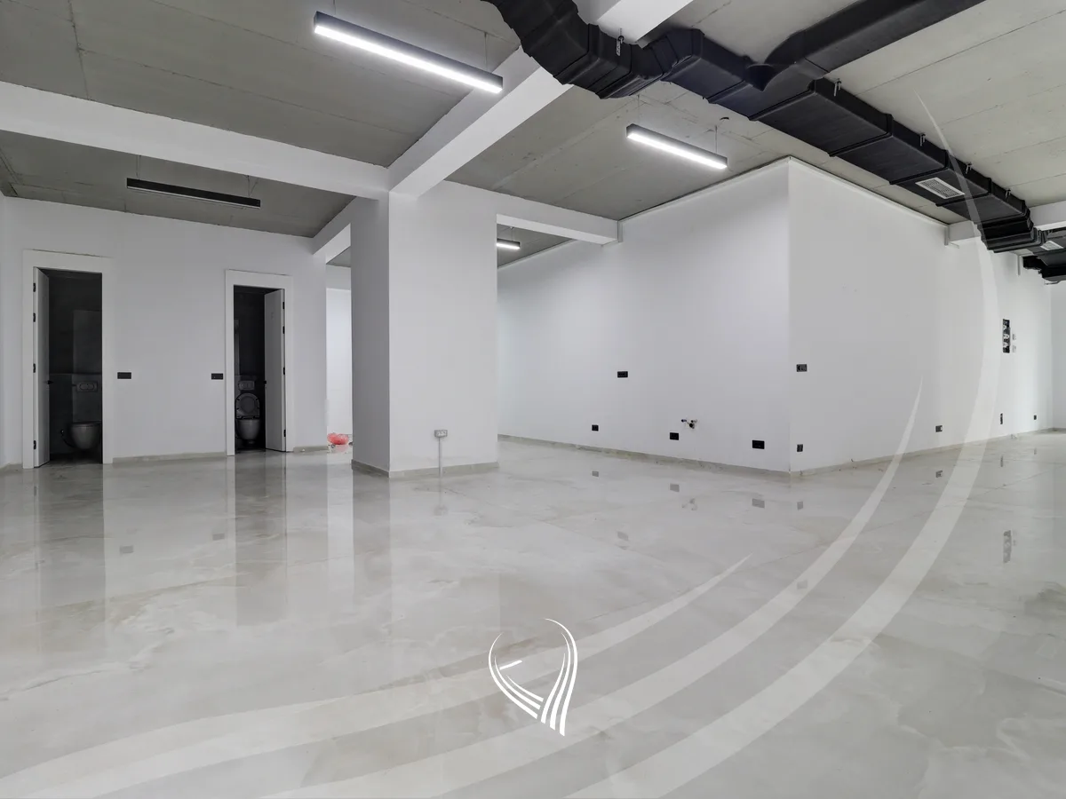 Lokal 202.70m2 në shitje në lagjen Mati 1