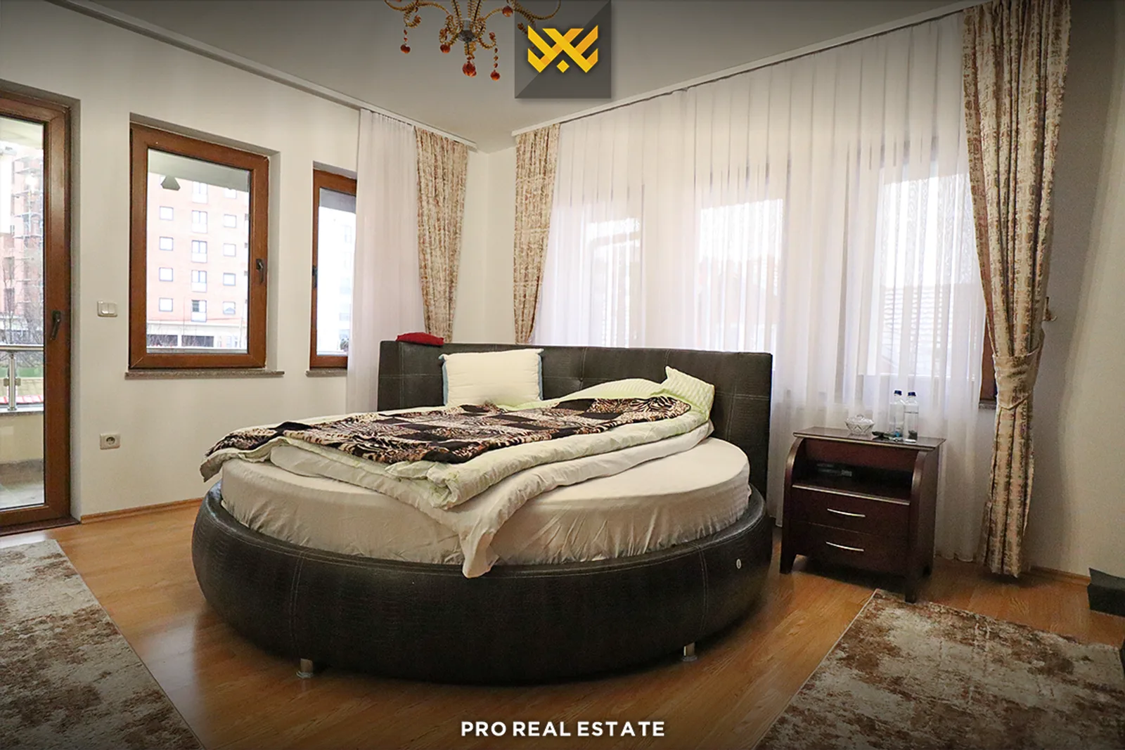 Shtëpi 550m² në #SHITJE në Bregun e Diellit.