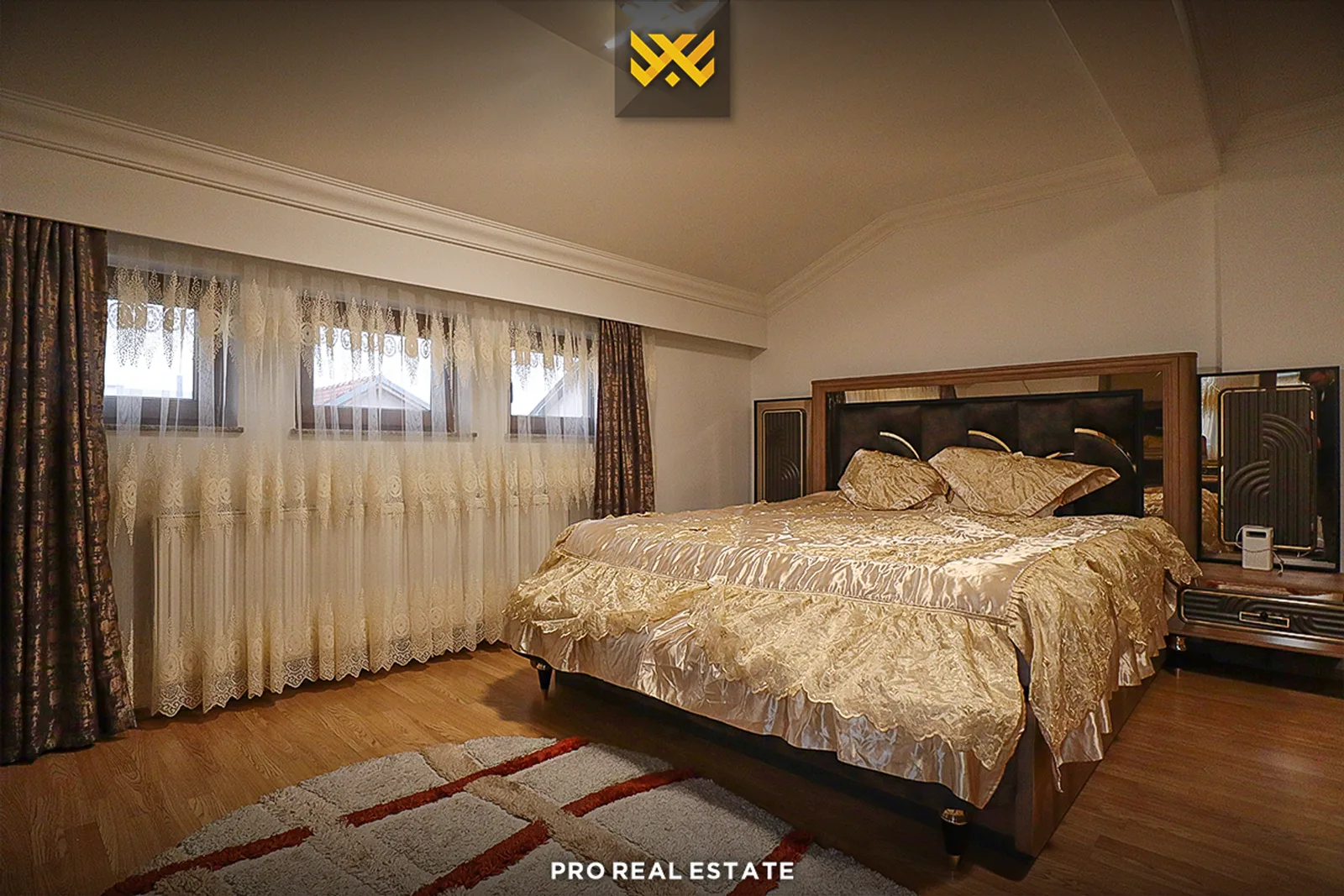 Shtëpi 550m² në #SHITJE në Bregun e Diellit.