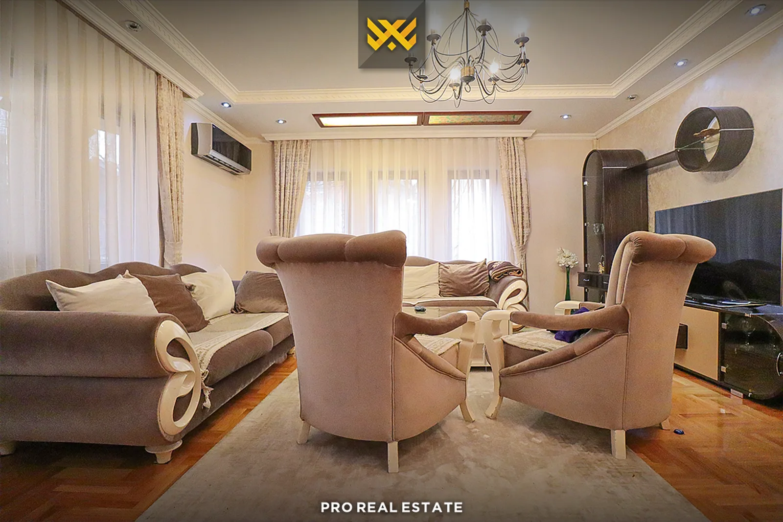 Shtëpi 550m² në #SHITJE në Bregun e Diellit.
