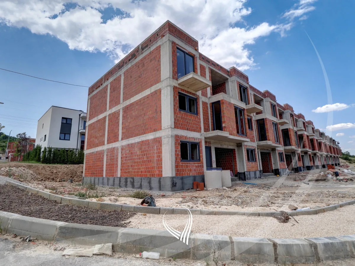 Shtëpi 322m2 në shitje në Lagjen e Gjelbërt