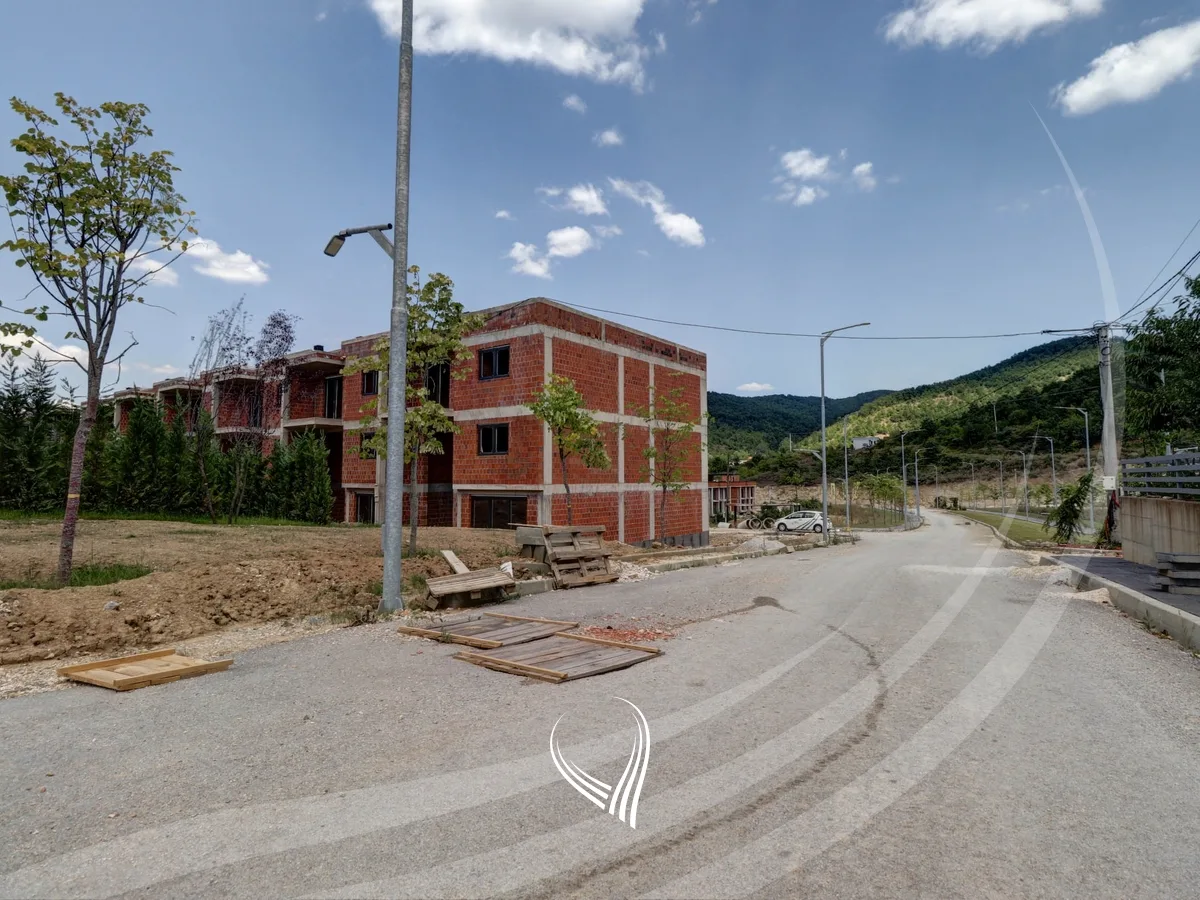 Shtëpi 322m2 në shitje në Lagjen e Gjelbërt