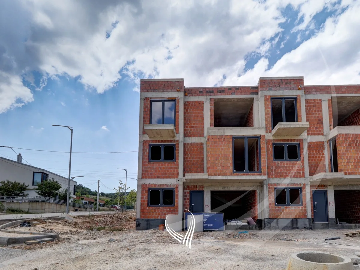 Shtëpi 322m2 në shitje në Lagjen e Gjelbërt
