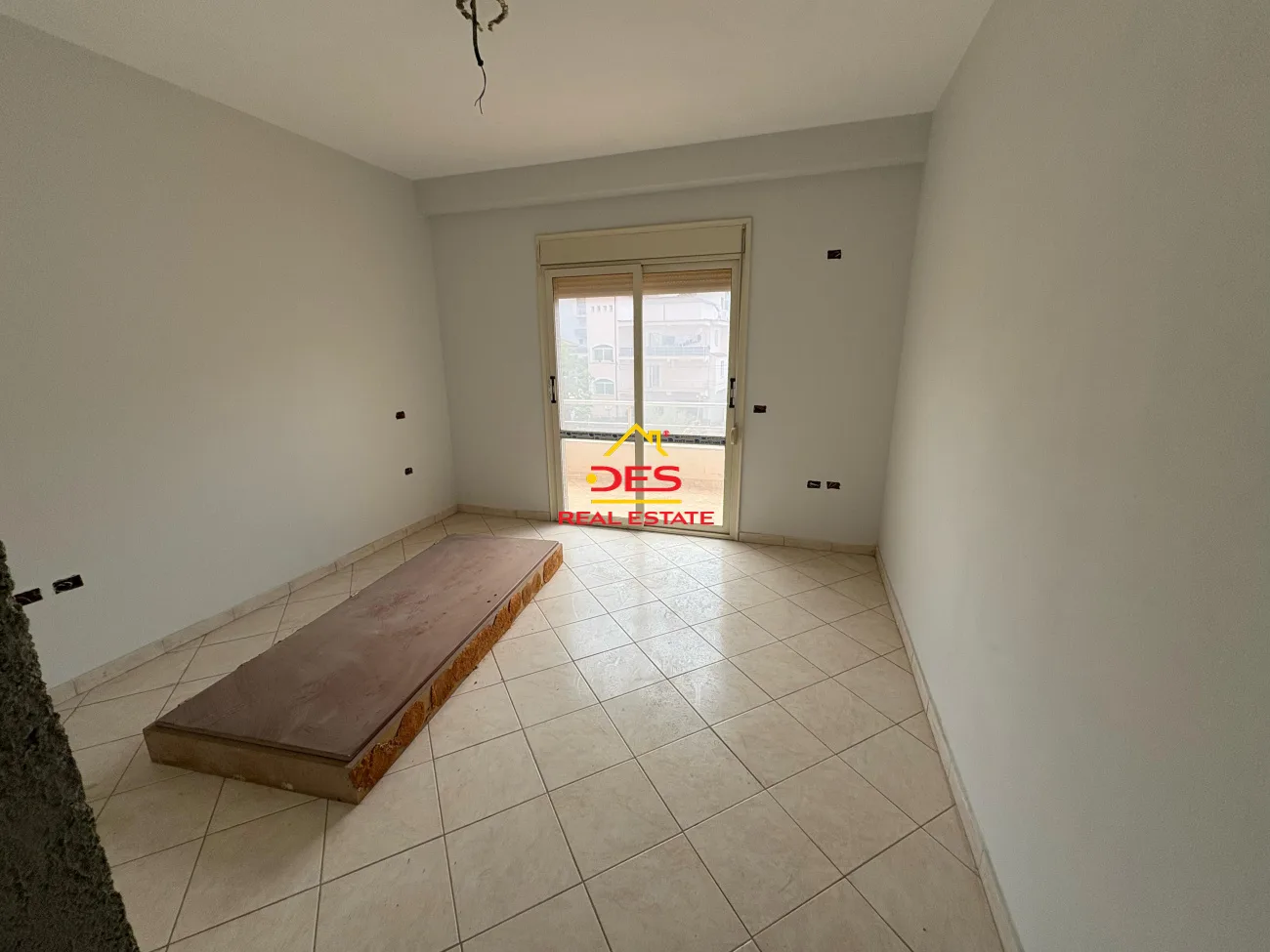 Shitet apartament 2+1 pranë gjykatës së rrethit gjyqësor, vlorë.