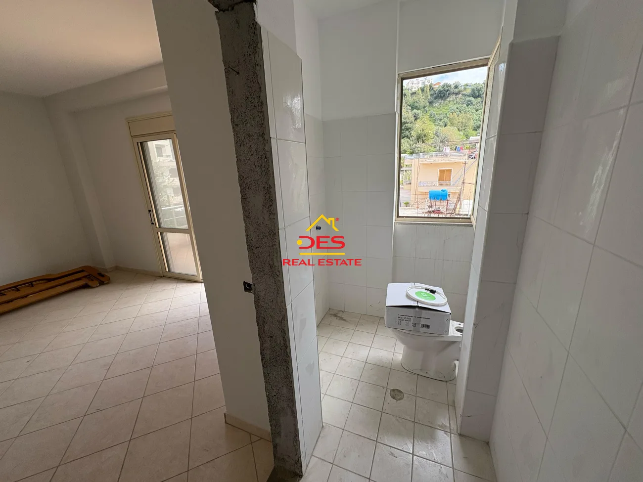Shitet apartament 2+1 pranë gjykatës së rrethit gjyqësor, vlorë.